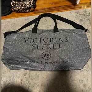 ✨ Victoria’s Secret Glitter Logo Duffel Tote ✨